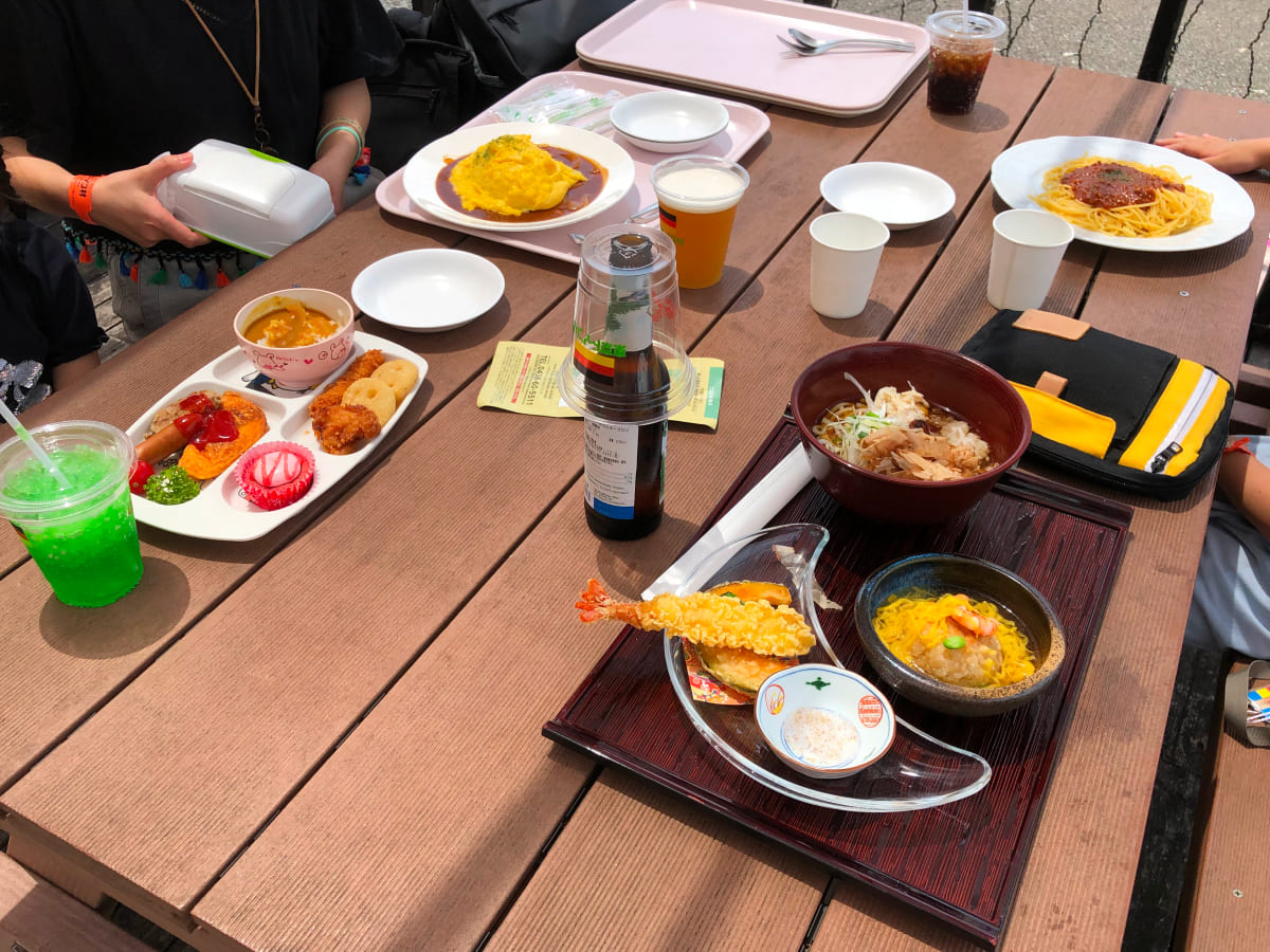 東京ドイツ村 マーケットエリアのレストラン「ブルスト」で食事
