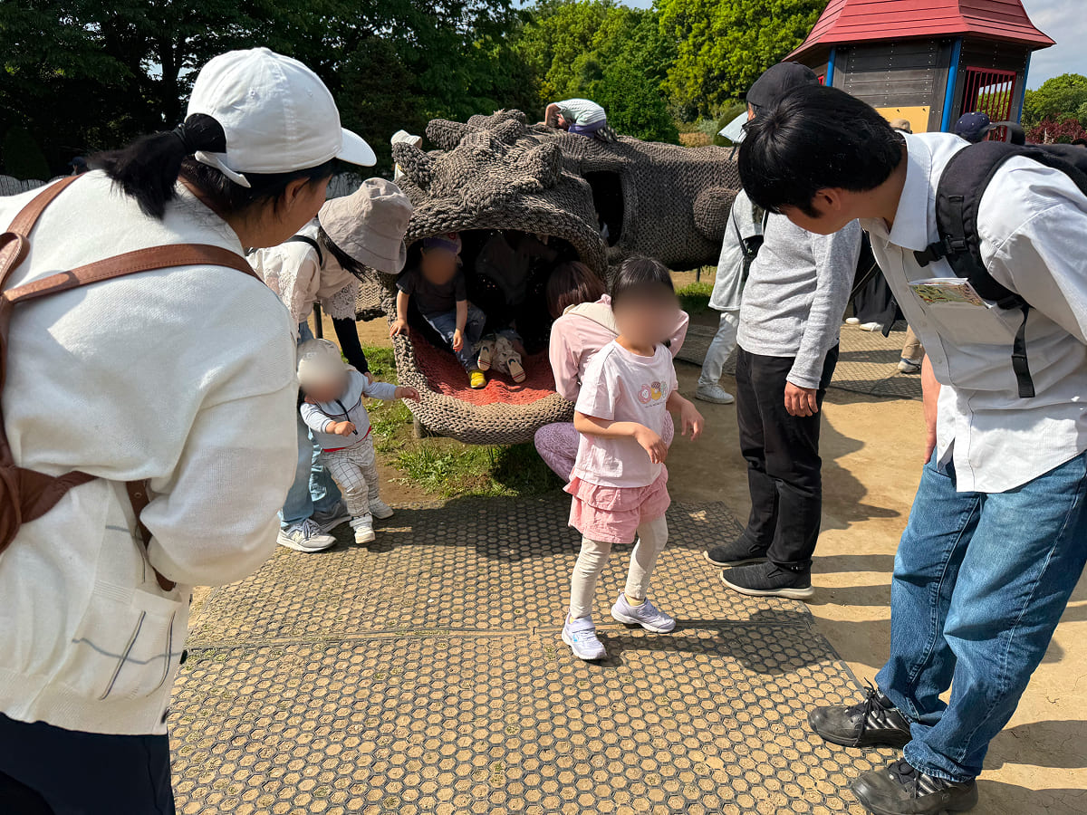 アンデルセン公園 花の城ゾーンの幼児に大人気とかげネット