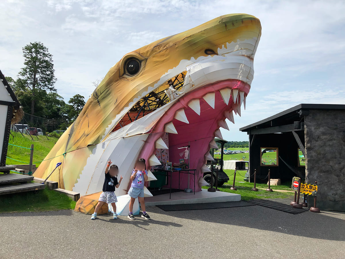 東京ドイツ村 ジュラジャーマン・ライド前で記念撮影