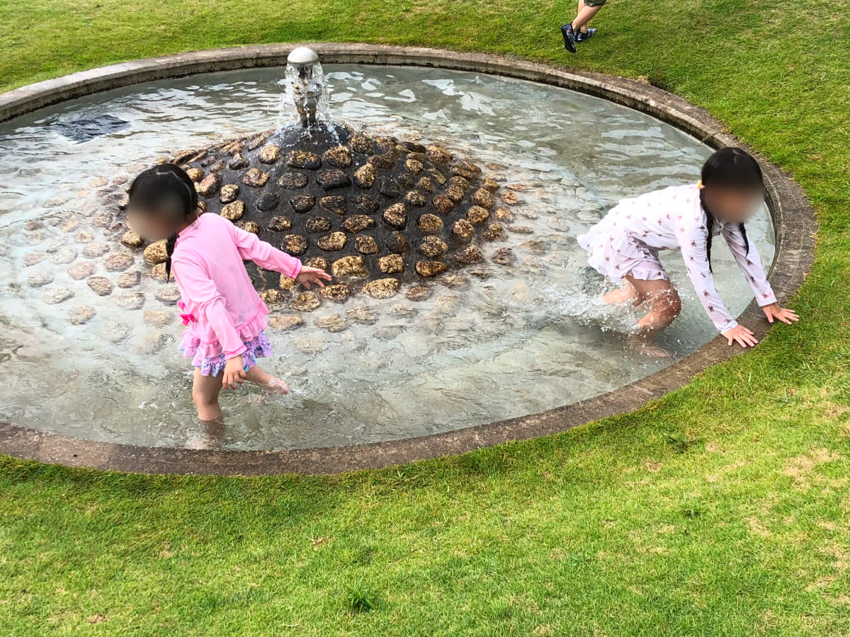 東京ドイツ村 せせらぎの噴水で水遊び