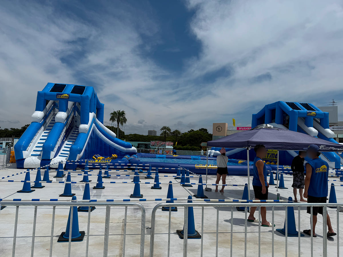 稲毛海浜公園プール エア遊具のネプチューンチャレンジ