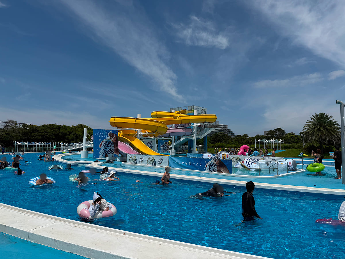 稲毛海浜公園プール 流れるプールとウォータースライダー