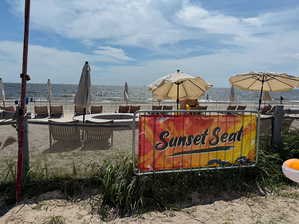 稲毛海浜公園プール ビーチにあるSUNSETシート