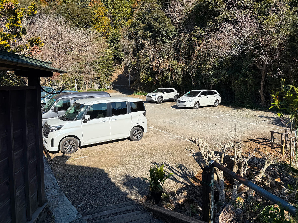 野の花庵 専用駐車場