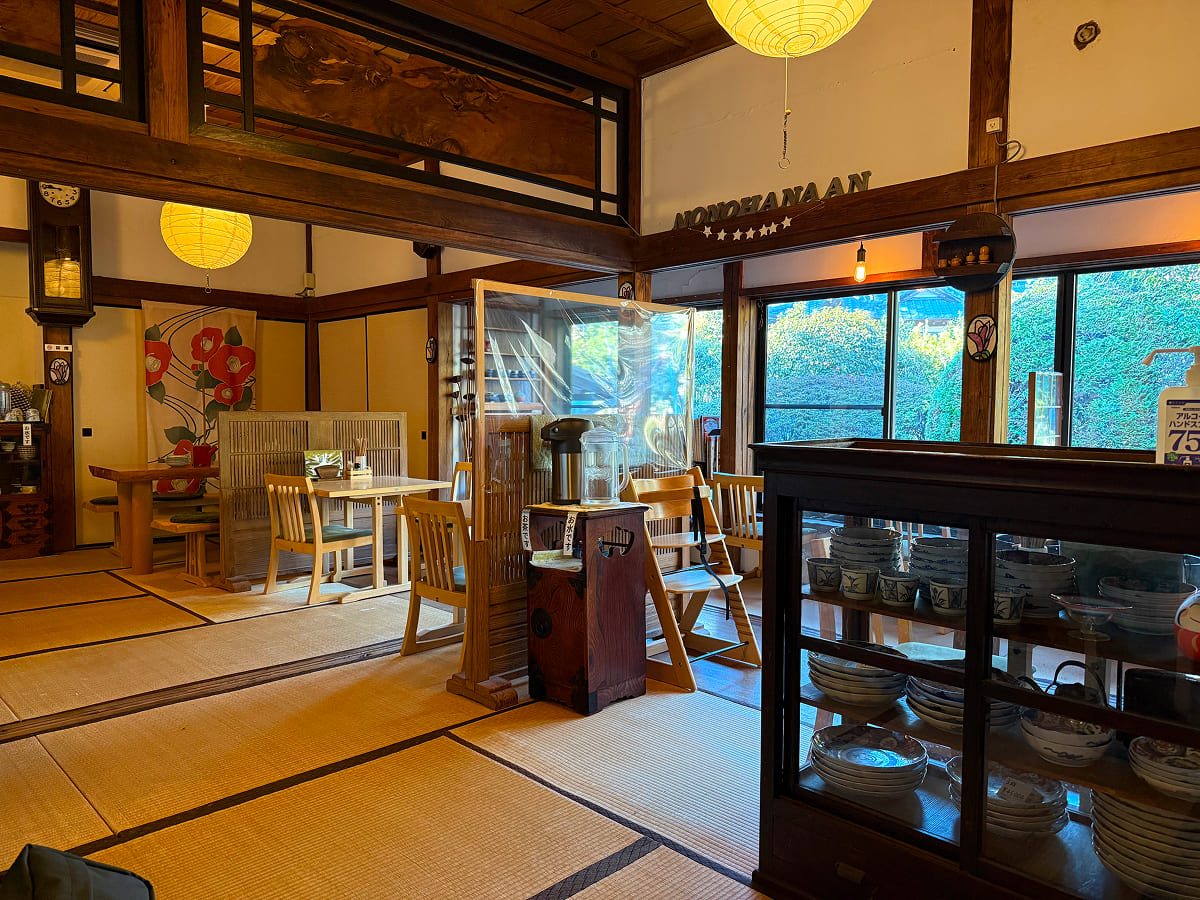 野の花庵 座敷席の様子