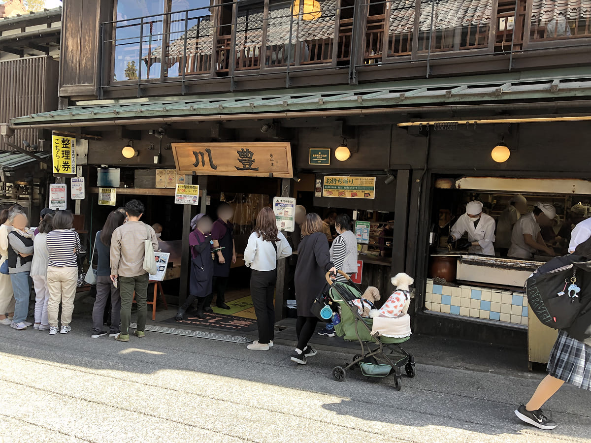 成田山新勝寺 川豊の整理券の順番待ち