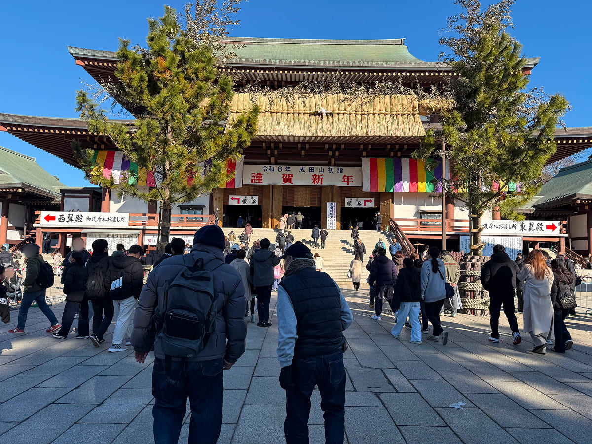 成田山新勝寺 初詣の大本堂前