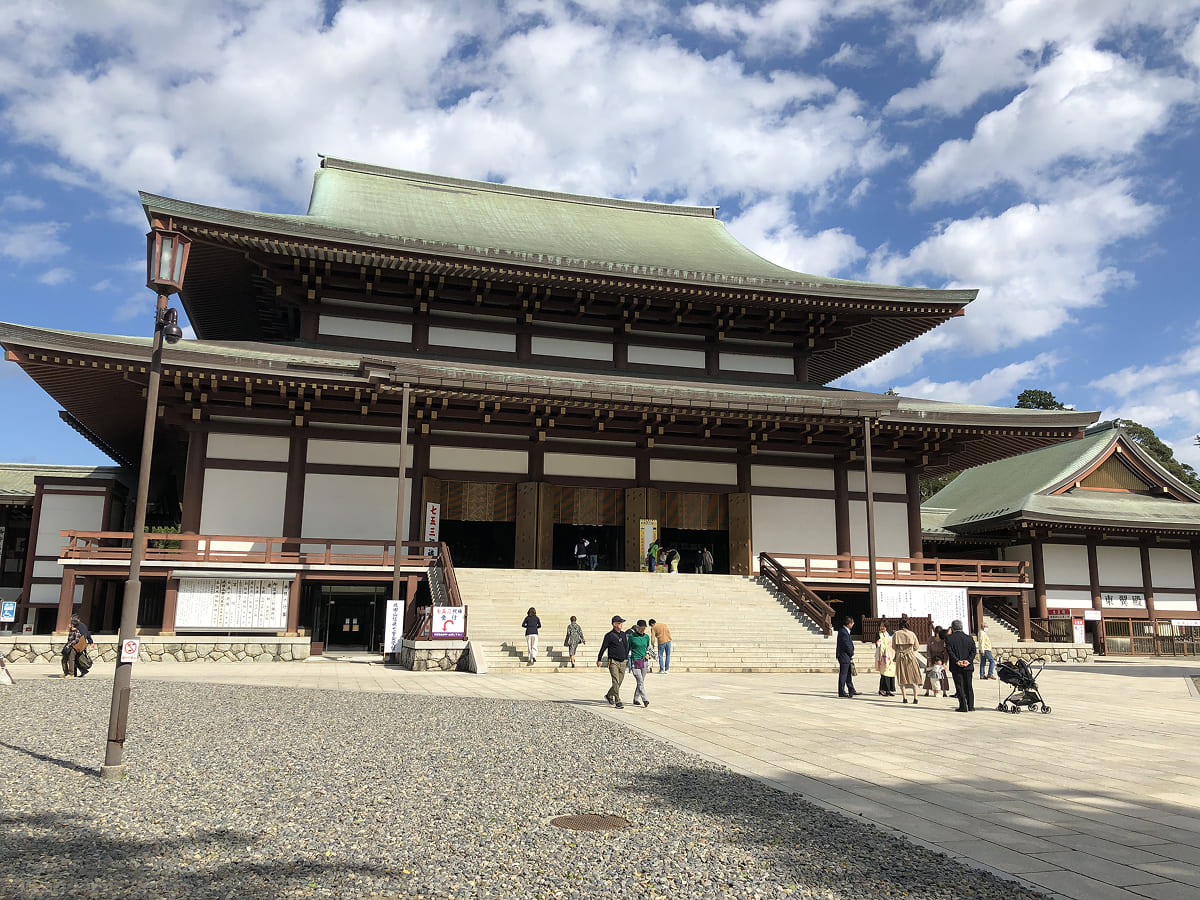 成田山新勝寺 大本堂と境内