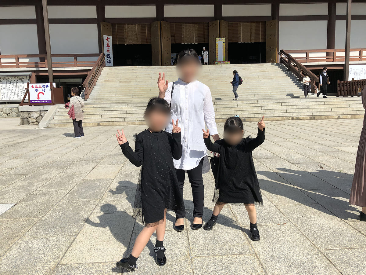 成田山新勝寺 七五三の大本堂前