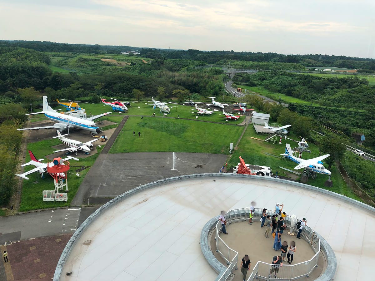 航空科学博物館 展望展示室から見た屋外展示
