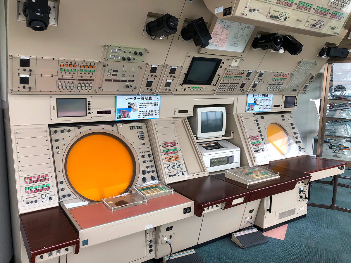 航空科学博物館 展望展示室のレーダー管制卓