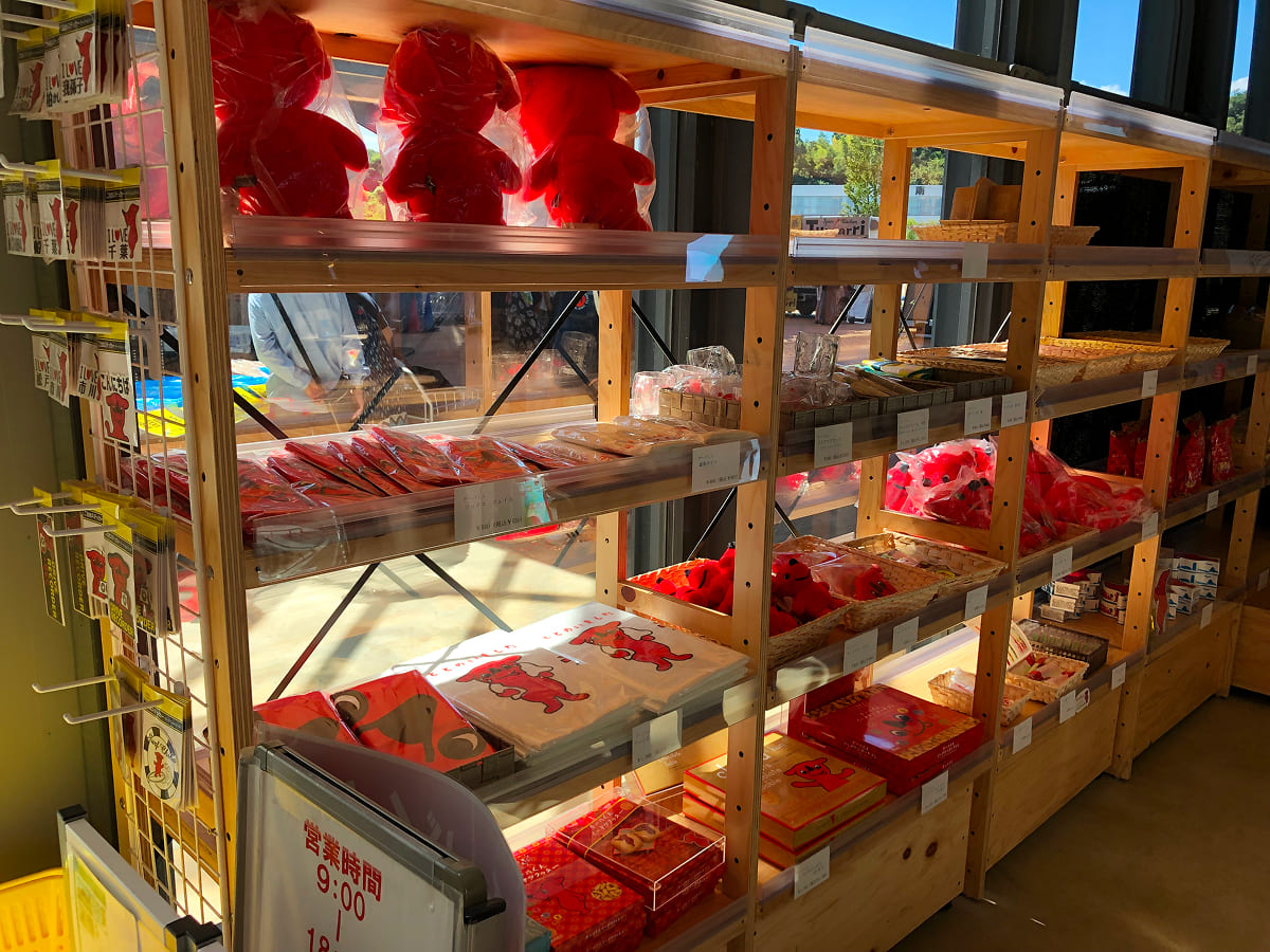 道の駅しょうなん てんと棟のショップエリア