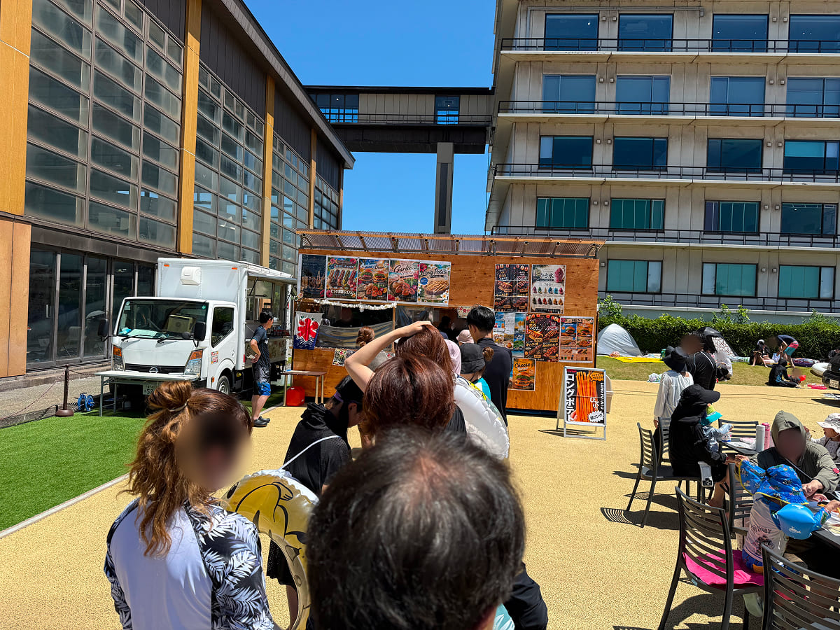 龍宮城スパホテル三日月 オーシャンスパのキッチンカーの混雑様子