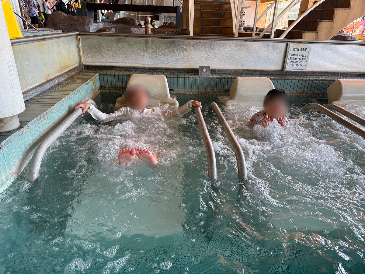 龍宮城スパホテル三日月 流れる温泉プールのジャグジー
