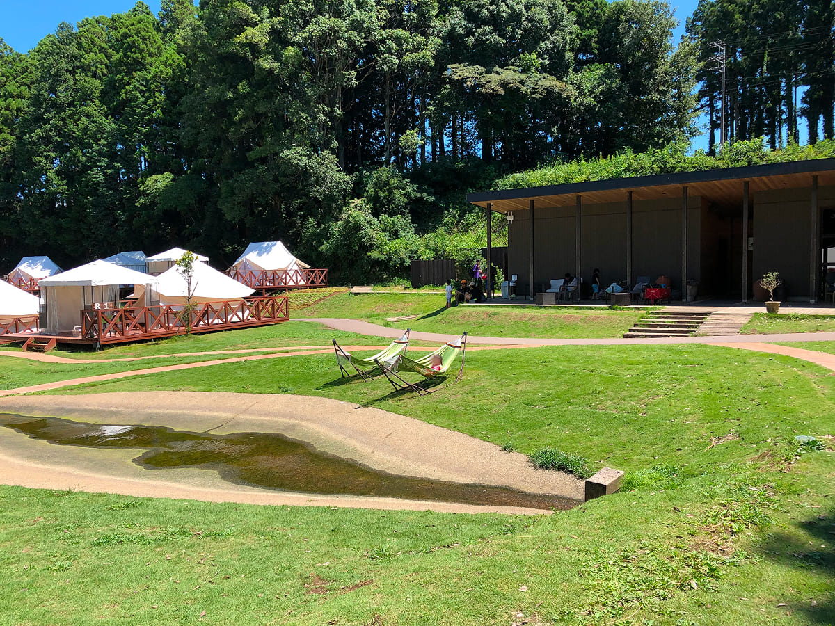 農園リゾート THE FARM ハンモックで遊ぶ様子
