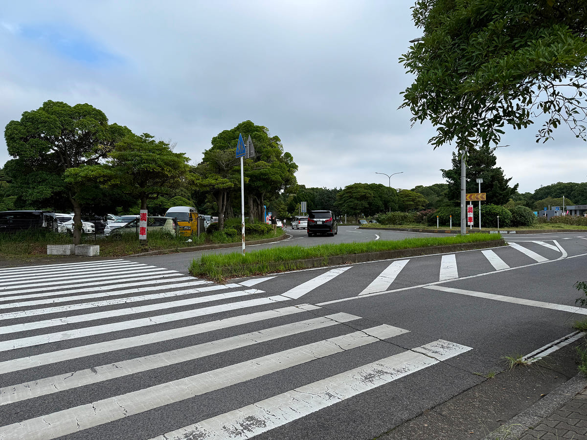 千葉ポートパーク駐車場 昼頃には満車看板が立つ