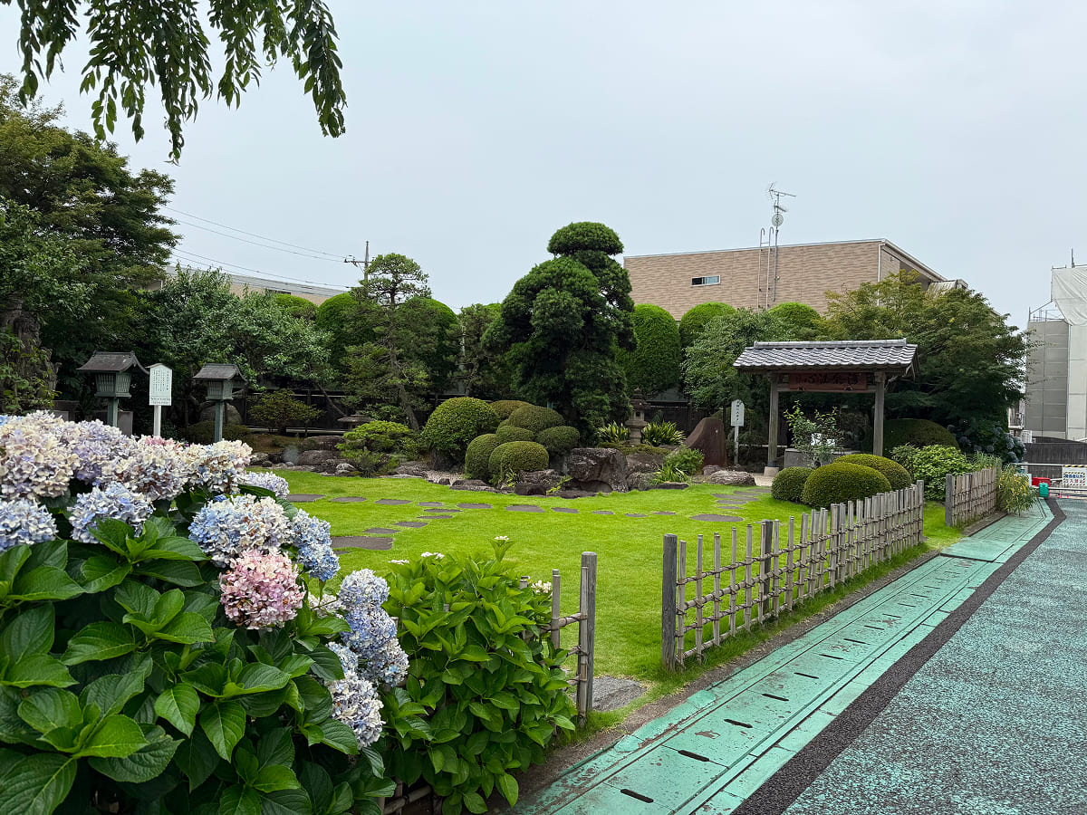 成田山新勝寺 参道のお不動様旧跡庭園