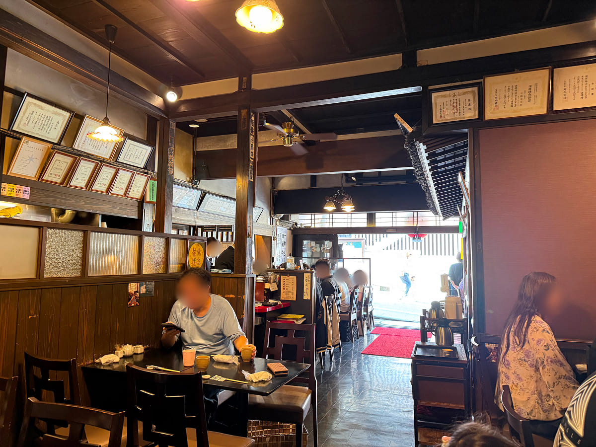 成田山参道 菊屋の店内の様子