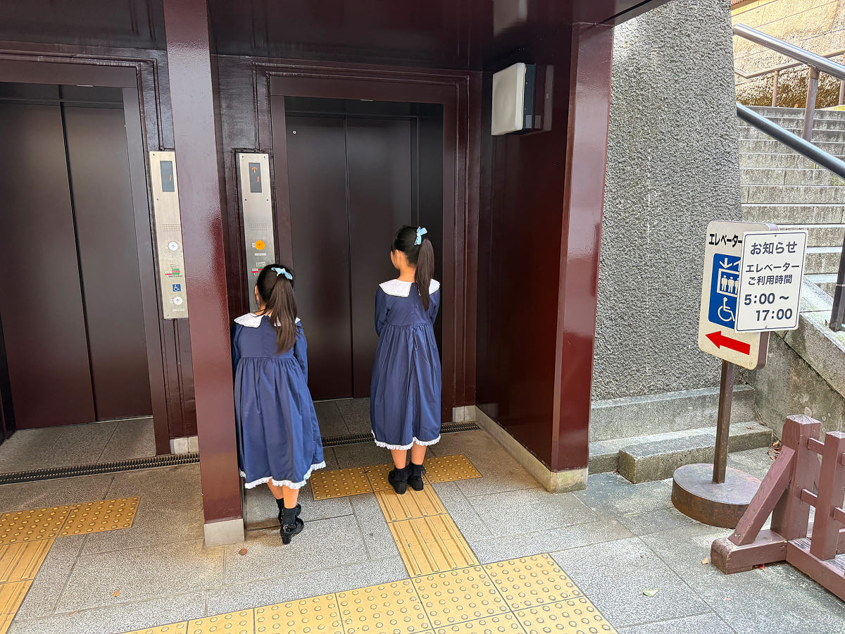成田山新勝寺 エレベーター