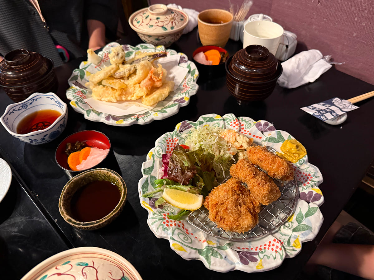 成田山参道 菊屋で子どもが注文した「ひれかつ定食」