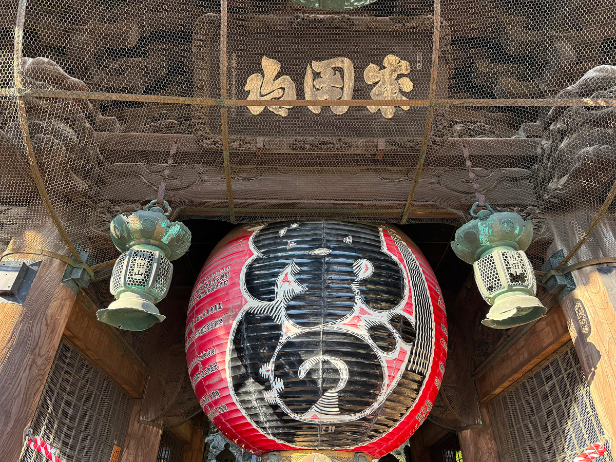 成田山新勝寺 仁王門の提灯